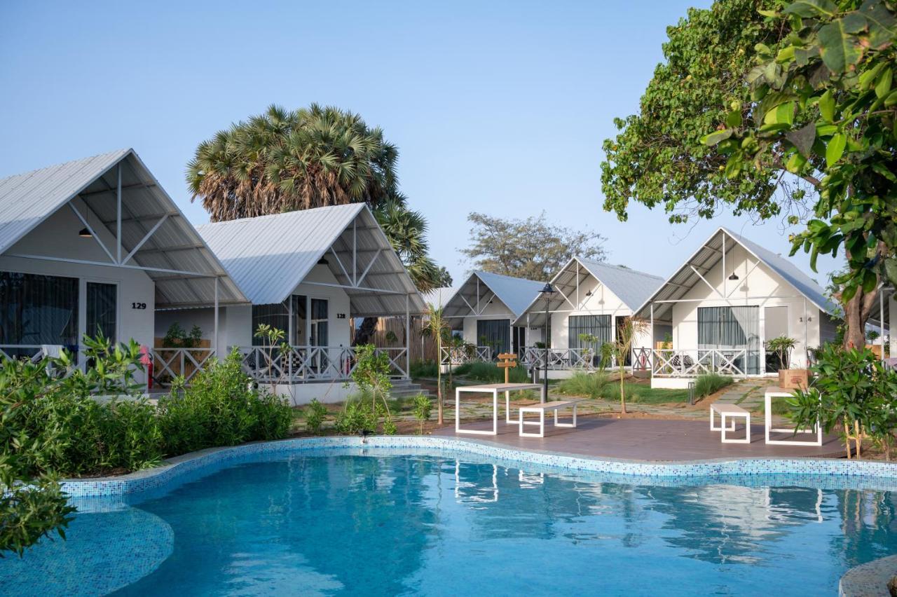 Praveg Beach Resort Daman Lighthouse Beach Dış mekan fotoğraf