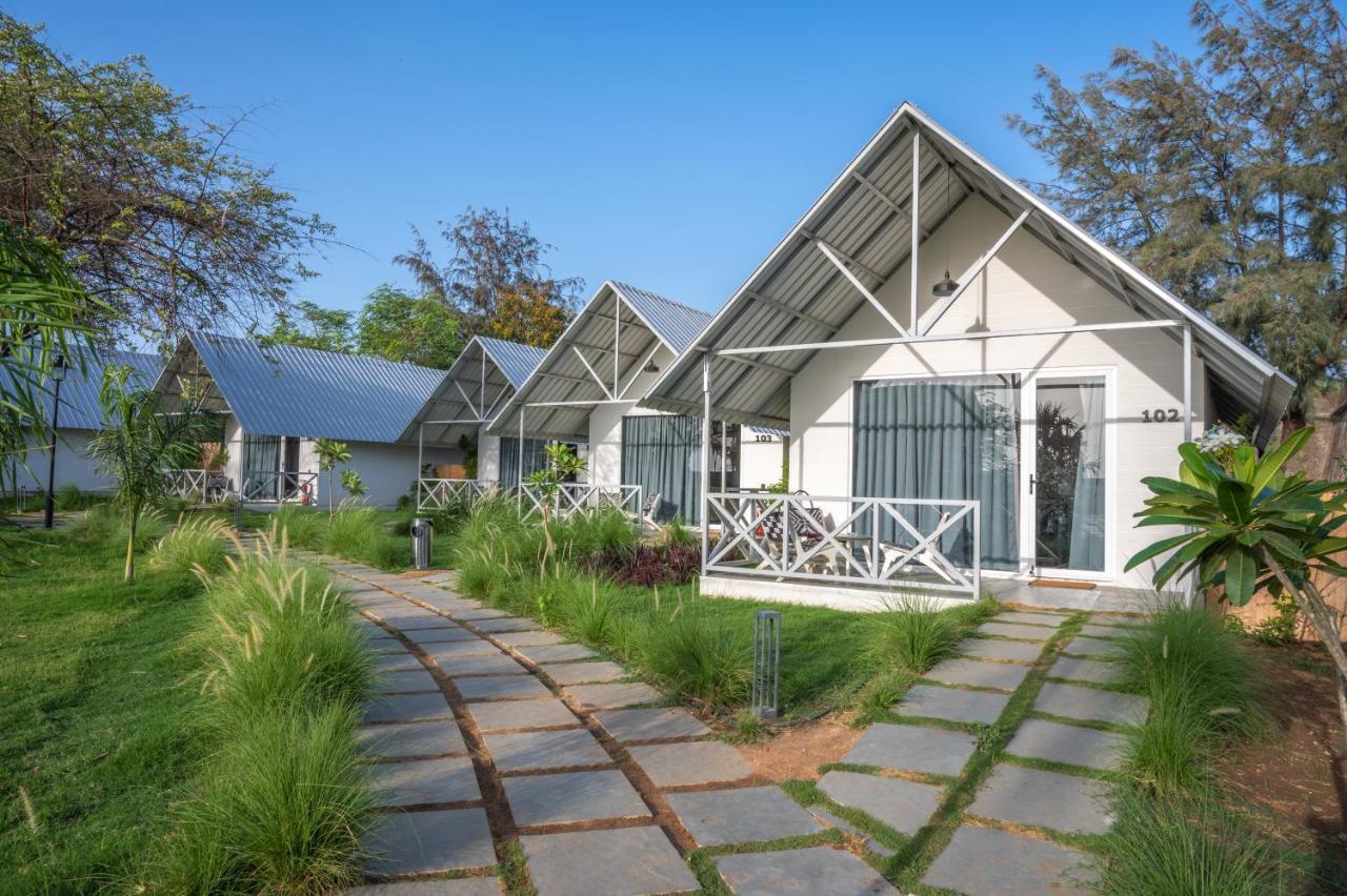 Praveg Beach Resort Daman Lighthouse Beach Dış mekan fotoğraf