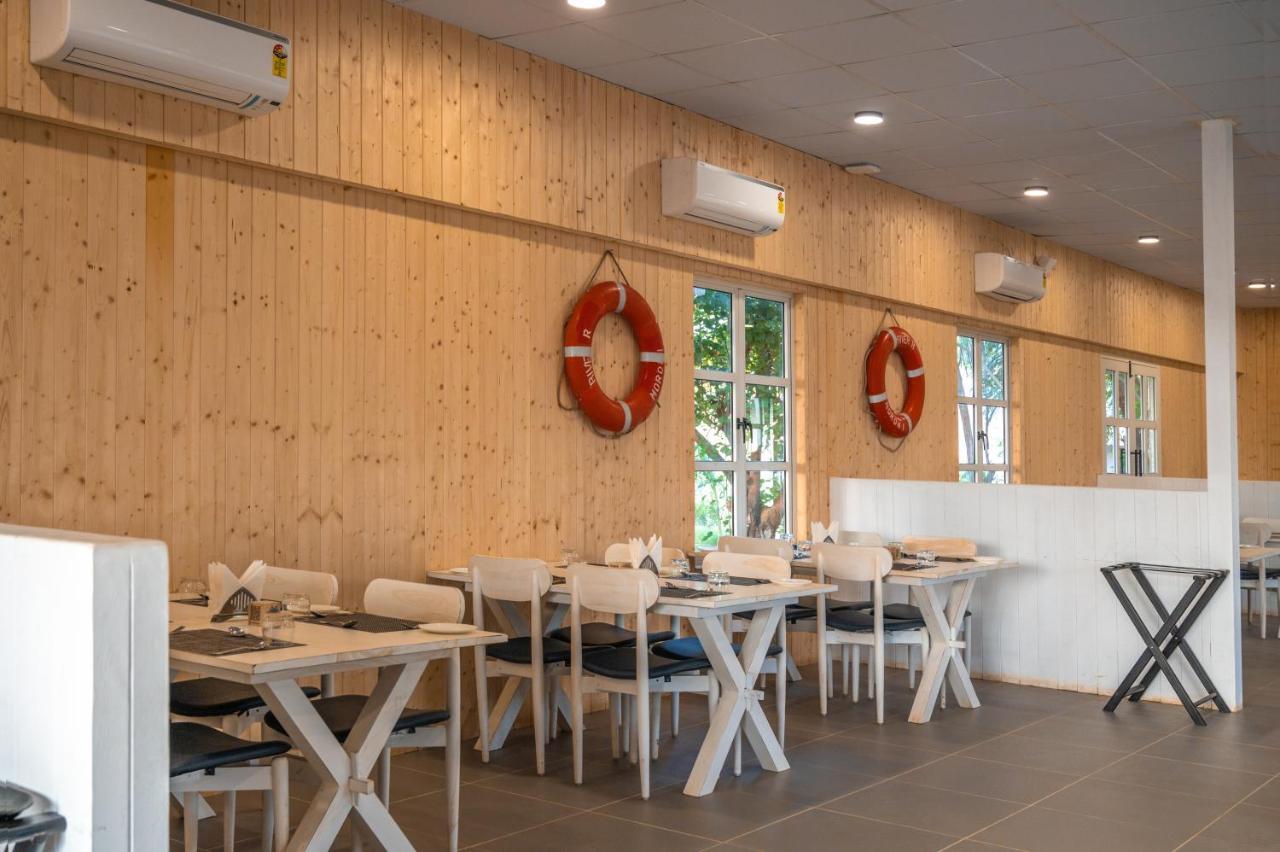 Praveg Beach Resort Daman Lighthouse Beach Dış mekan fotoğraf