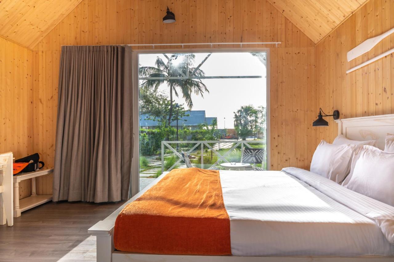 Praveg Beach Resort Daman Lighthouse Beach Dış mekan fotoğraf